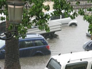 Underwater flood italy auto waterway calabria 1146059 pxhere com